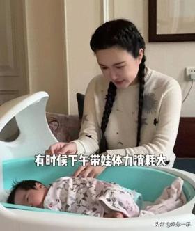 杜星霖超宠4胎女儿，半夜亲自喂奶哄娃，累到秒瘦10斤！开心变靓 