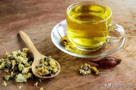 菊花泡水有多好？营养师揭秘其5大养生作用与功效 